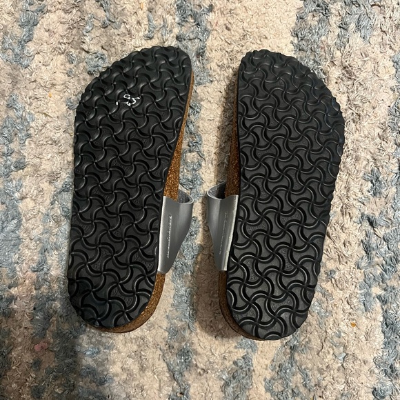 Birkenstock Narrow Gizeh Silver Kids Uni-sex Sandal - Picture 2 of 4